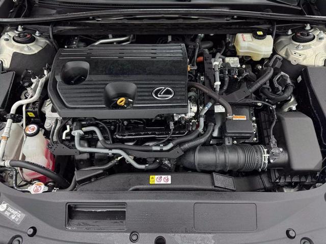 Photo of 2023 Silver Lexus ES 300h