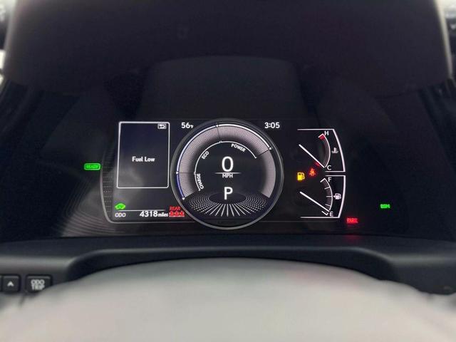 Photo of 2023 Silver Lexus ES 300h