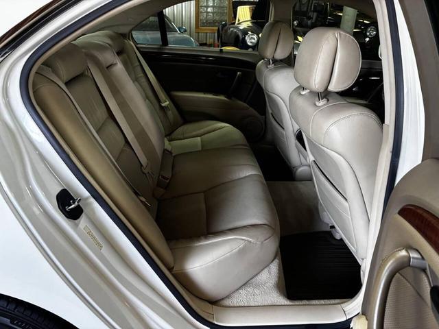 Photo of 2005 Premium White Pearl Acura RL