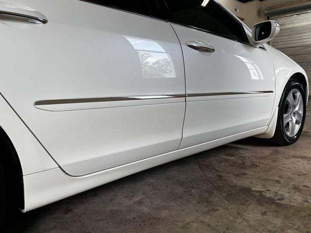 Photo of 2005 Premium White Pearl Acura RL
