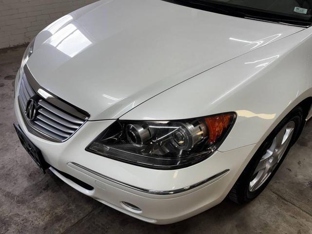 Photo of 2005 Premium White Pearl Acura RL