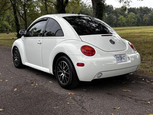 Photo of 2000 White Volkswagen New Beetle