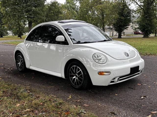 Photo of 2000 White Volkswagen New Beetle