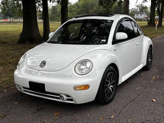 Photo of 2000 White Volkswagen New Beetle