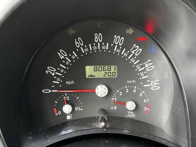 Photo of 2000 White Volkswagen New Beetle