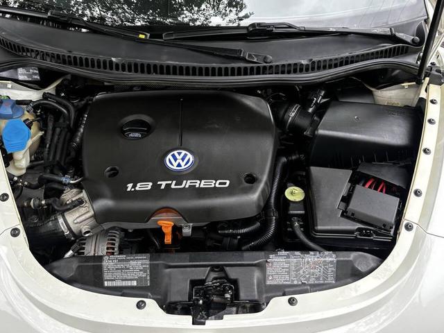 Photo of 2000 White Volkswagen New Beetle