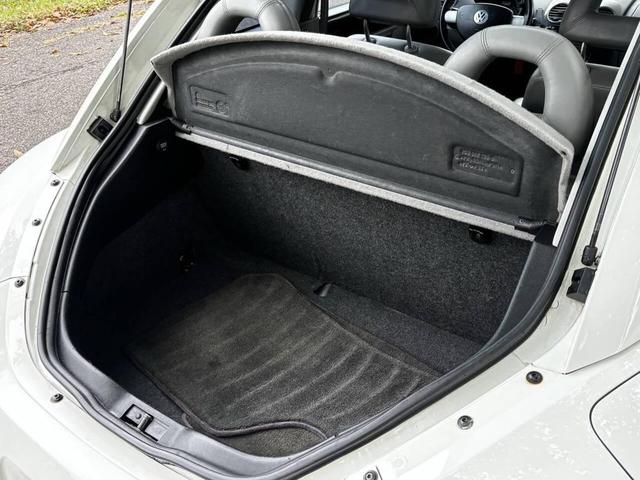 Photo of 2000 White Volkswagen New Beetle