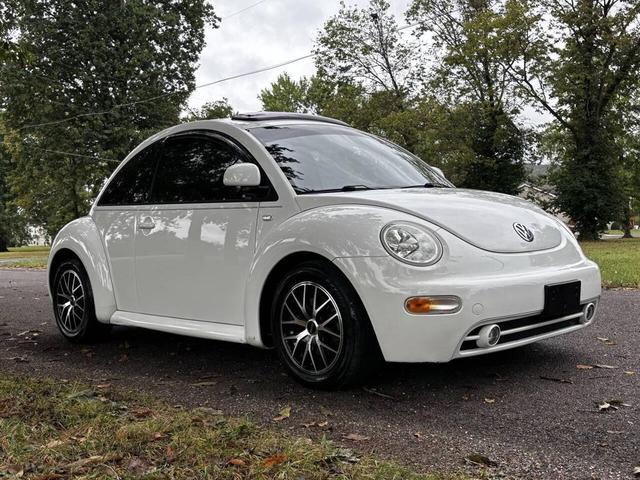 Photo of 2000 White Volkswagen New Beetle