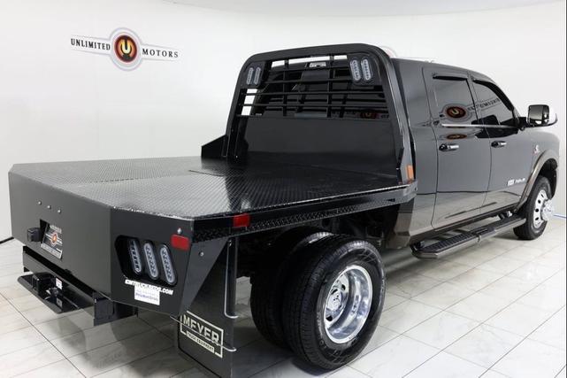 Photo of 2022 Diamond Black Crystal Pearlcoat RAM 3500