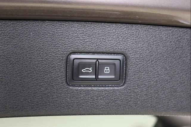 Photo of 2017 Argus Brown Metallic Audi Q7