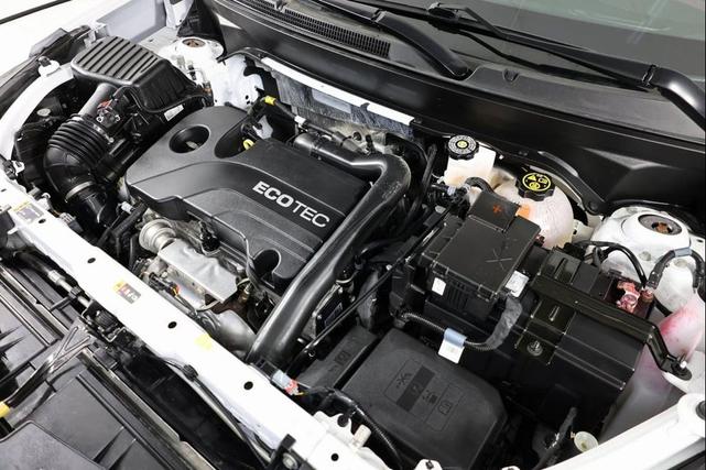 Photo of 2022 Summit White Chevrolet Equinox