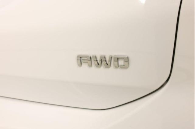 Photo of 2022 Summit White Chevrolet Equinox
