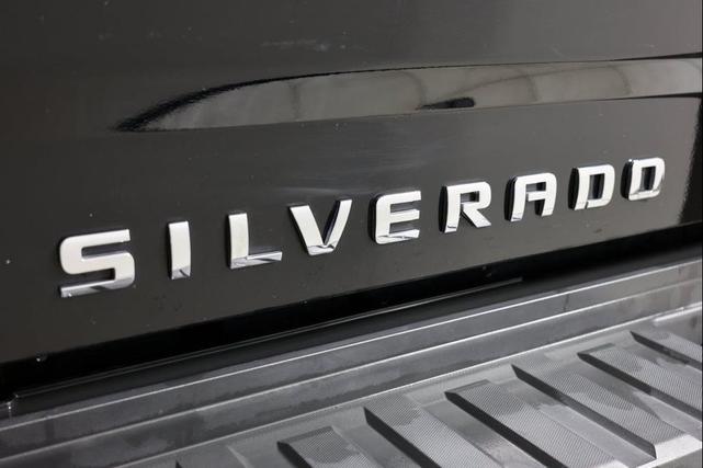 Photo of 2018 Black Chevrolet Silverado 2500