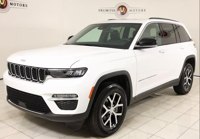 Photo of 2024 Bright White Clearcoat Jeep Grand Cherokee