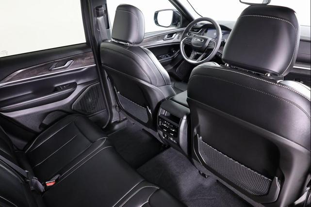 Photo of 2024 Bright White Clearcoat Jeep Grand Cherokee