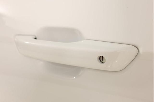 Photo of 2024 Bright White Clearcoat Jeep Grand Cherokee