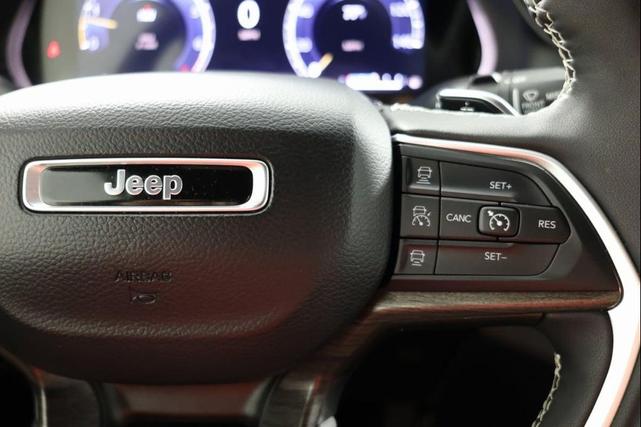 Photo of 2024 Bright White Clearcoat Jeep Grand Cherokee