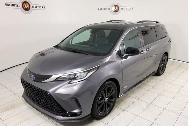 Photo of 2021 Predawn Gray Mica Toyota Sienna
