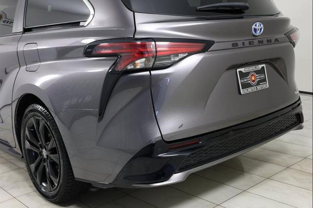 Photo of 2021 Predawn Gray Mica Toyota Sienna