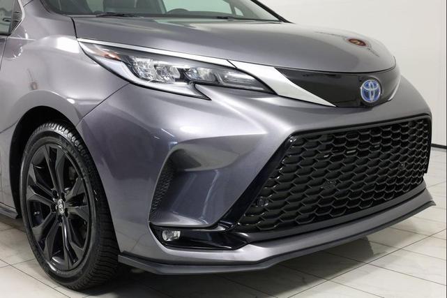 Photo of 2021 Predawn Gray Mica Toyota Sienna