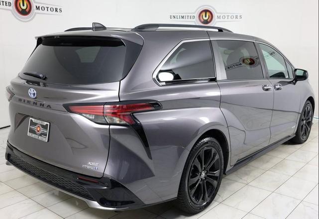 Photo of 2021 Predawn Gray Mica Toyota Sienna
