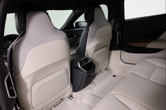 Photo of 2024 Quantum Gray Metallic Lucid Air