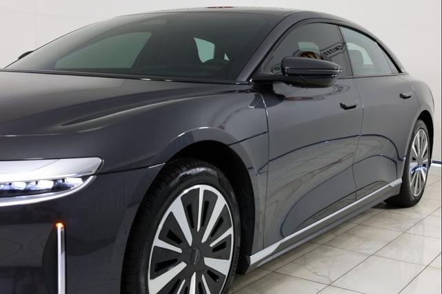 Photo of 2024 Quantum Gray Metallic Lucid Air