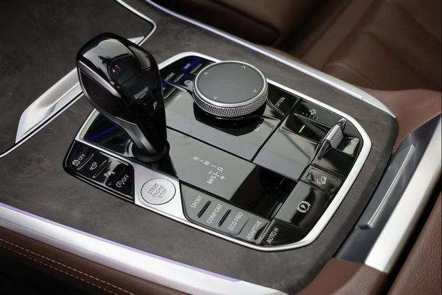 Photo of 2020 Alpine White BMW X7