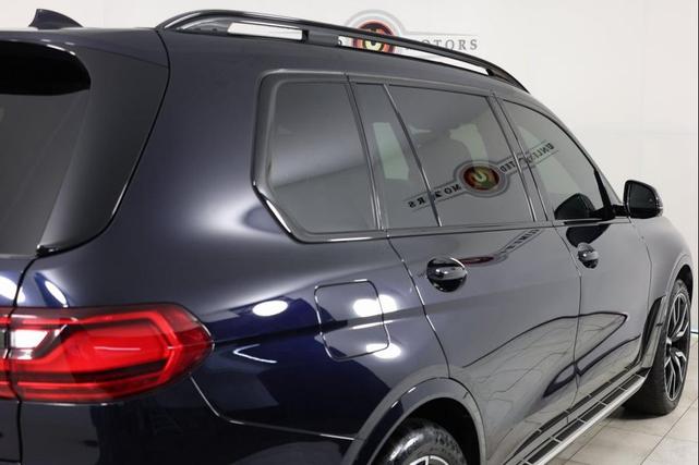 Photo of 2021 Carbon Black Metallic BMW X7