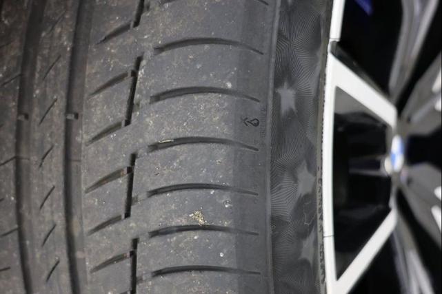 Photo of 2021 Carbon Black Metallic BMW X7