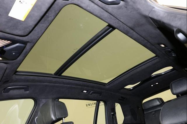 Photo of 2021 Carbon Black Metallic BMW X7