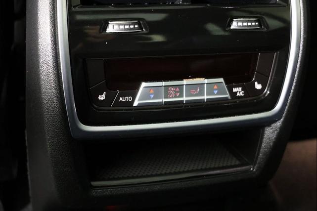 Photo of 2021 Carbon Black Metallic BMW X7