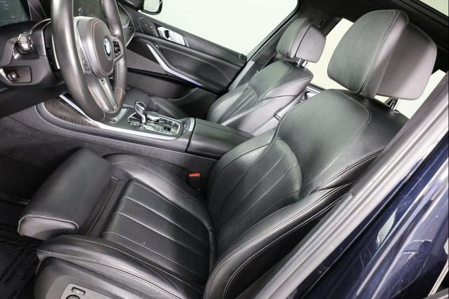 Photo of 2021 Carbon Black Metallic BMW X7