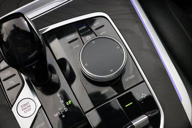 Photo of 2021 Carbon Black Metallic BMW X7