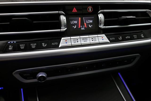 Photo of 2021 Carbon Black Metallic BMW X7