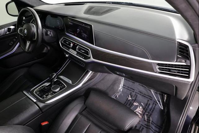 Photo of 2021 Carbon Black Metallic BMW X7