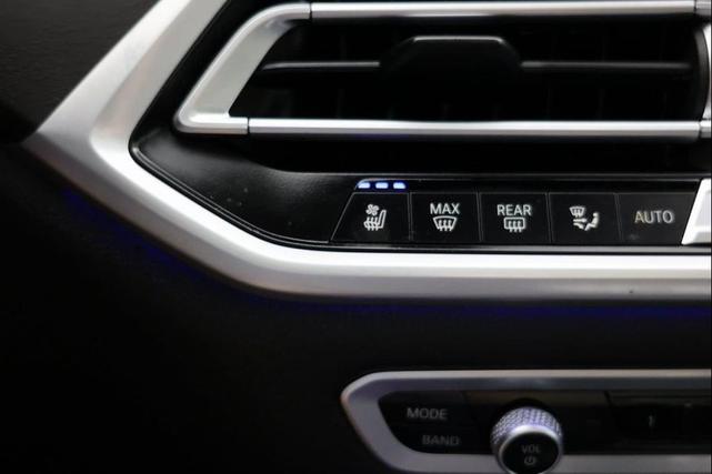 Photo of 2021 Carbon Black Metallic BMW X7