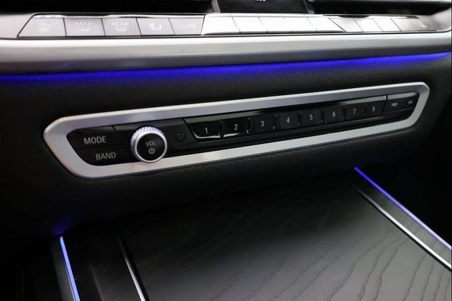Photo of 2021 Carbon Black Metallic BMW X7