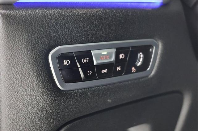 Photo of 2021 Carbon Black Metallic BMW X7