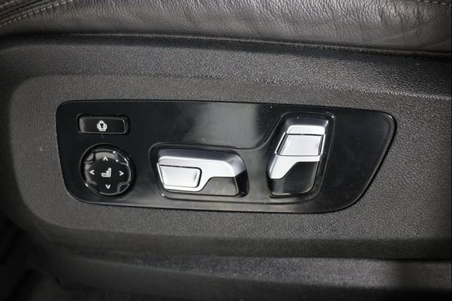 Photo of 2021 Carbon Black Metallic BMW X7