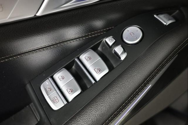 Photo of 2021 Carbon Black Metallic BMW X7