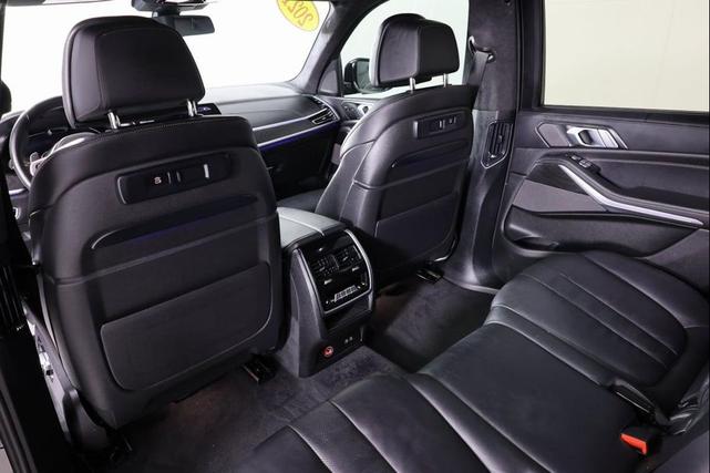 Photo of 2021 Carbon Black Metallic BMW X7