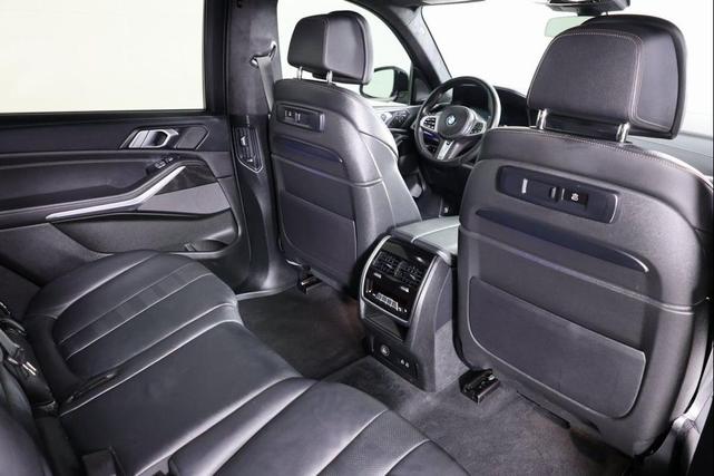 Photo of 2021 Carbon Black Metallic BMW X7