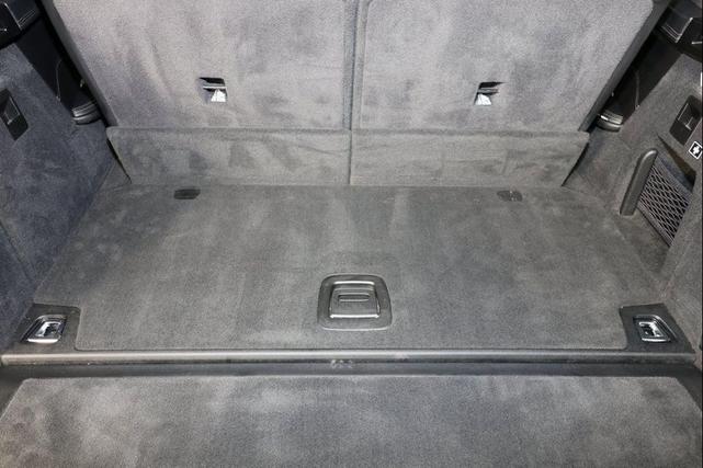 Photo of 2021 Carbon Black Metallic BMW X7