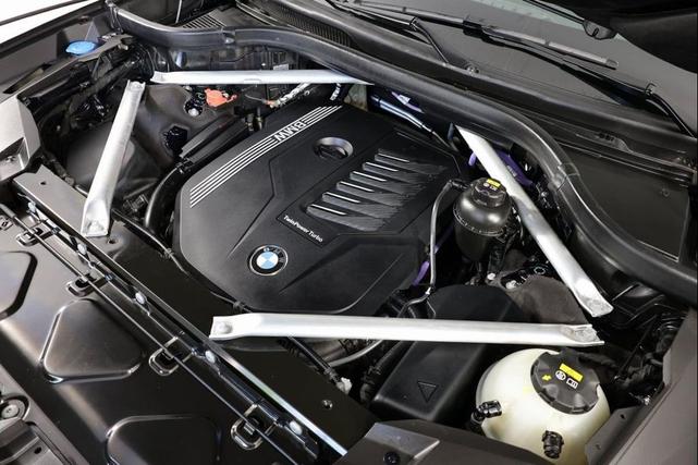 Photo of 2021 Carbon Black Metallic BMW X7