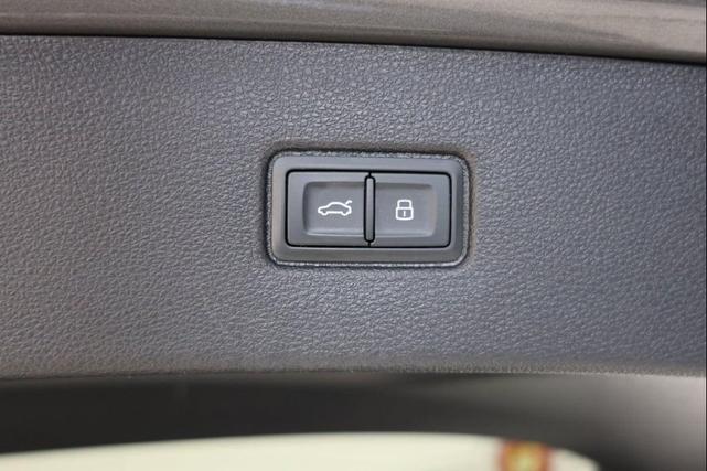 Photo of 2022 Samurai Gray Metallic Audi Q7