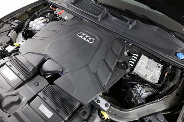 Photo of 2022 Samurai Gray Metallic Audi Q7
