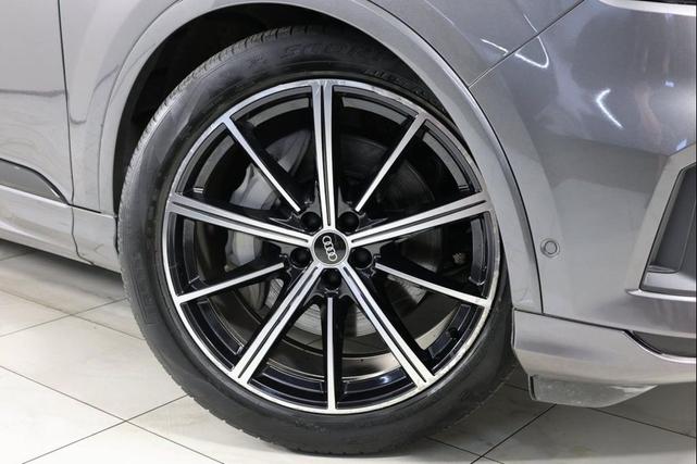 Photo of 2022 Samurai Gray Metallic Audi Q7