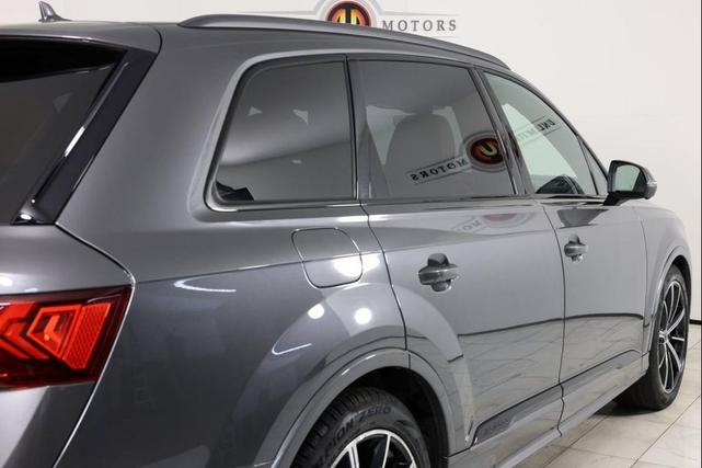 Photo of 2022 Samurai Gray Metallic Audi Q7