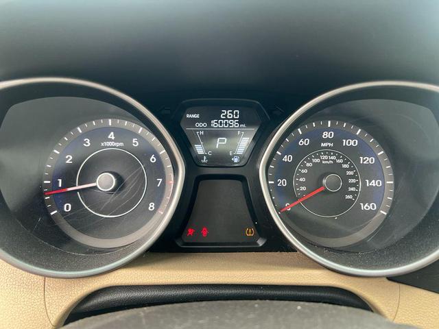 Photo of 2011 Pearl White Hyundai ELANTRA